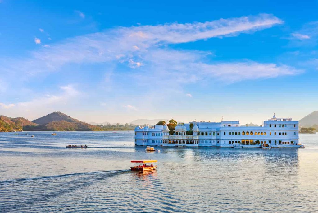 images/Pichola lake 1.jpg